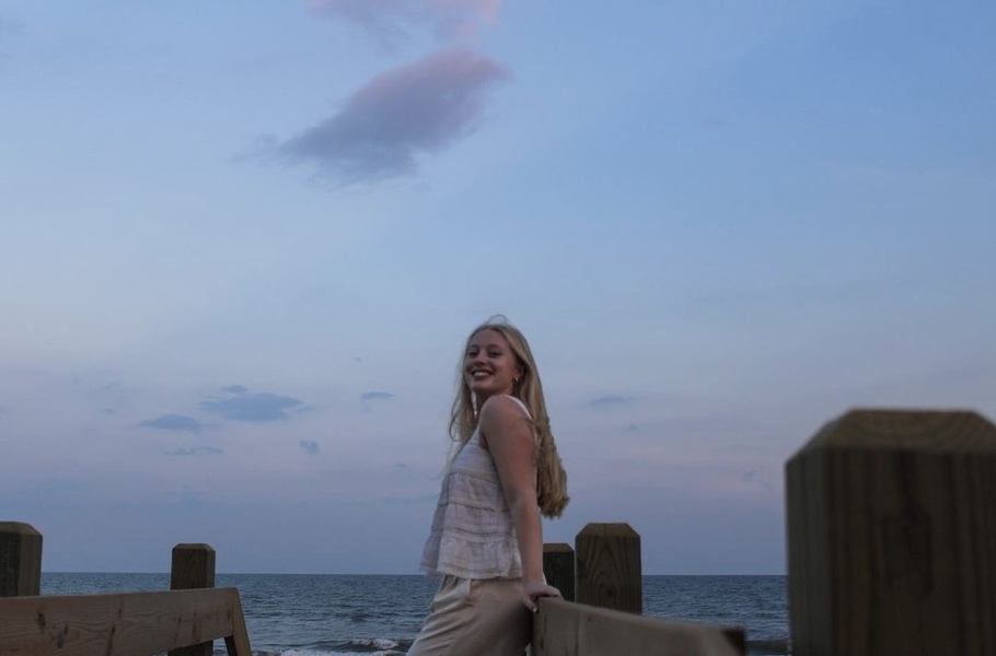Shae Elle at the beach.