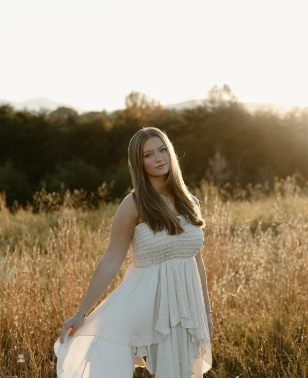 Elliet Moore poses for her senior pictures.